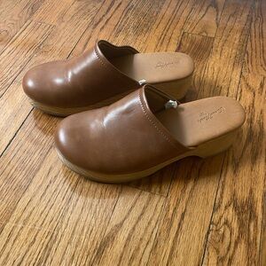 Brown Clog Universal Thread